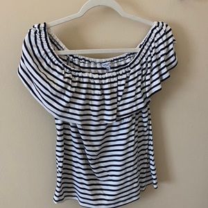 Splendid top. Size L. Can be worn off the shoulder or on shoulder.